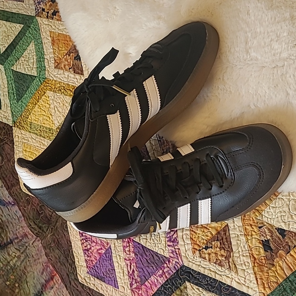 Adidas Samba Low Top Black & White Cycling Sneakers Size 8